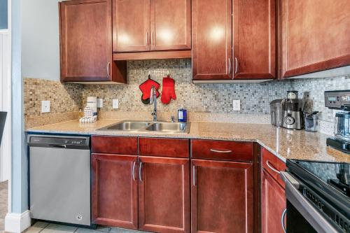 Laketown Wharf 1829 by Emerald Coast Retreats photo 16