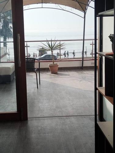 a room with a view of the ocean from a building at Hermosos Dptos Sunset Point Huanchaco in Huanchaco