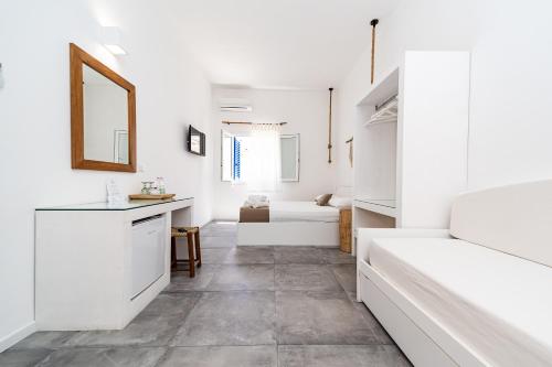 a white room with a bed and a desk at Salento Boutique Room B&B in Sant'Isidoro