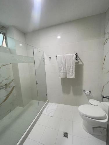 Un baño de Hotel Santorini Loft