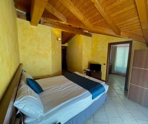 Postel nebo postele na pokoji v ubytování Hotel Grotto Bagat