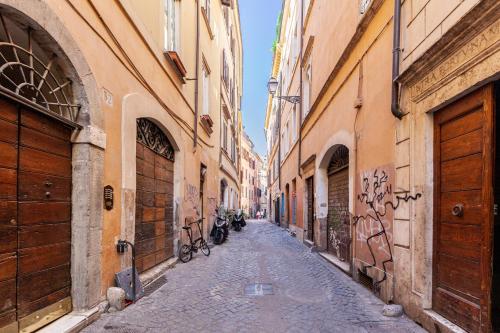 Campo dei Fiori Historic Apartment
