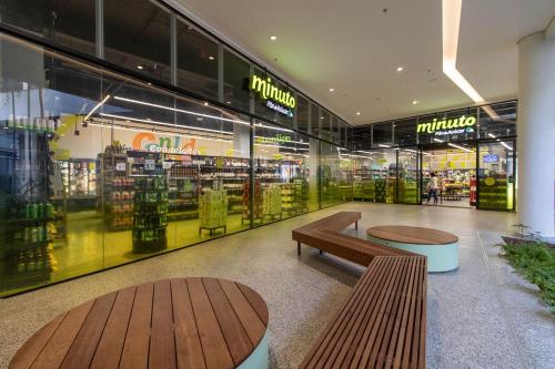 a store with two benches and tables in a mall at 0809 - Sofisticação e Conforto em um Só Lugar in Guarulhos