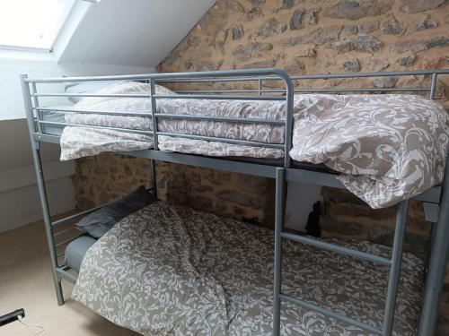 Двухъярусная кровать или двухъярусные кровати в номере Le cocon