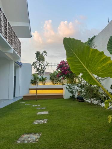 Taman di luar Cozy home manila