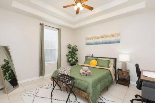 Ένα ή περισσότερα κρεβάτια σε δωμάτιο στο Charming 1 Bedroom Retreat!