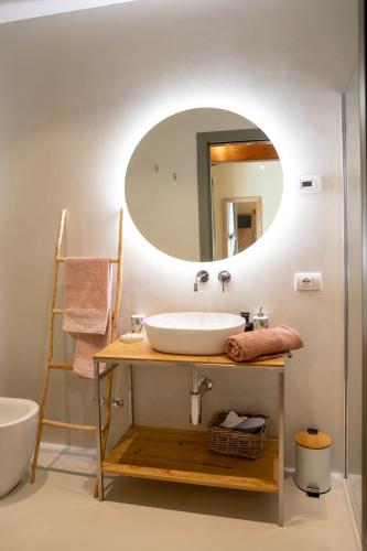 a bathroom with a sink and a mirror at Agriturismo La Rosarnetta in Silea