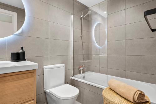 Brand New Chic Apartment - City, pool & Beach