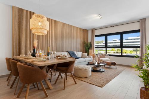Brand New Chic Apartment - City, pool & Beach