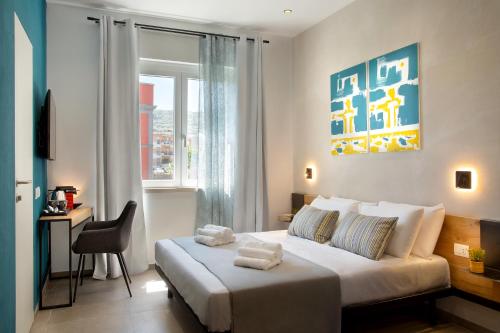 Postel nebo postele na pokoji v ubytování MARE FUORI ROOMS