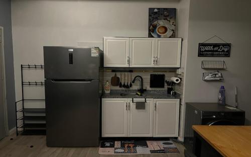 Dapur atau dapur kecil di Luxury Hostel