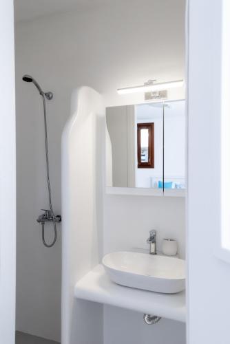 Olive Tree Mykonos Town Semi-Basement Apartment