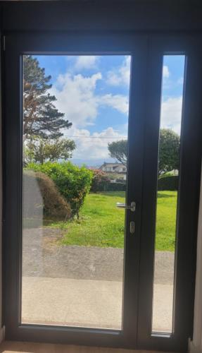a glass door with a view of a yard at Génesis Valdoviño in Valdoviño