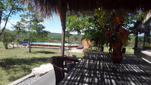 Gite Pech d escars Ancienne maison avec piscine