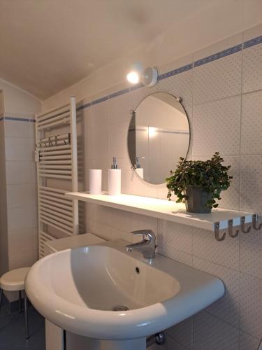 A bathroom at Casa di Via Porta Dipinta