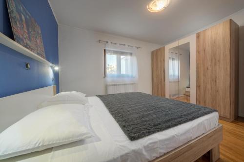 Apartment NALA - detached house, walk to beach