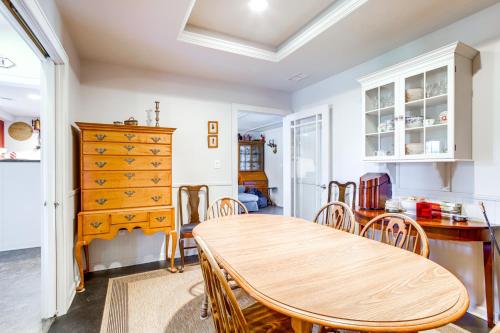 Ruang duduk di Waterfront Maryland Retreat with Dock and Bay View!