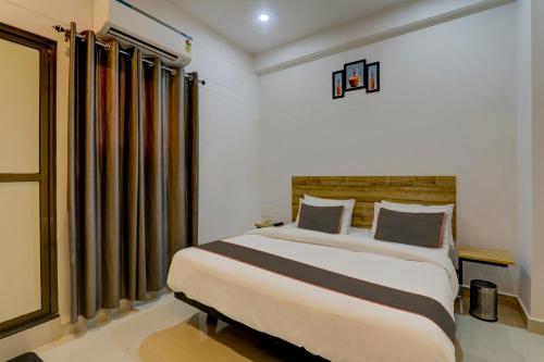 En eller flere senger på et rom på Paliwal's Paradise