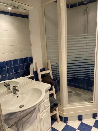 Koupelna v ubytování Cosy proche mer