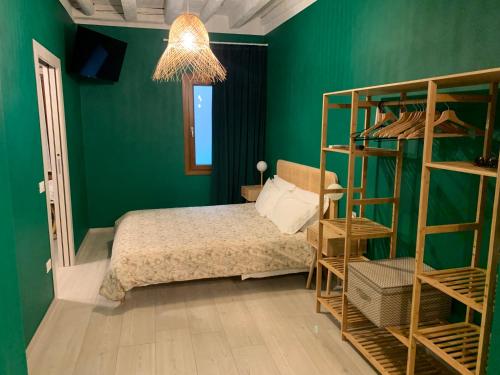 a bedroom with green walls and a bunk bed at Residenza Sant'Andrea Smeraldo in Chioggia