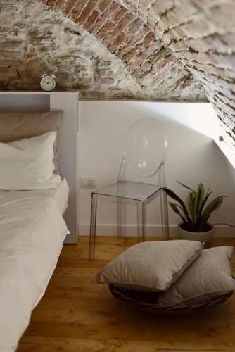a bedroom with a bed and a table with a plant at Filangieri 28 in Bernalda