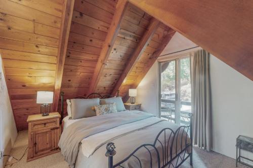 a bedroom with a bed and a wooden ceiling at Shaver Village Chalet in Shaver Lake Heights