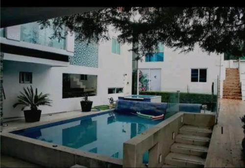 Piscine de l'établissement Suite de huéspedes, con alberca ou située à proximité