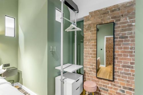 Ένα μπάνιο στο The Old Mill, 7 storey,, dog friendly outdoor pool & bbq