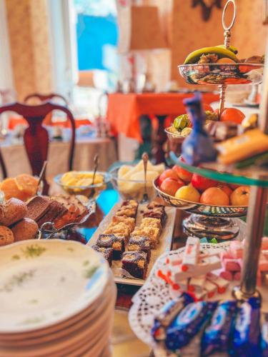 Makanan di atau berdekatan hotel