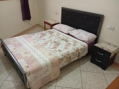 מיטה או מיטות בחדר ב-Appartement meublé