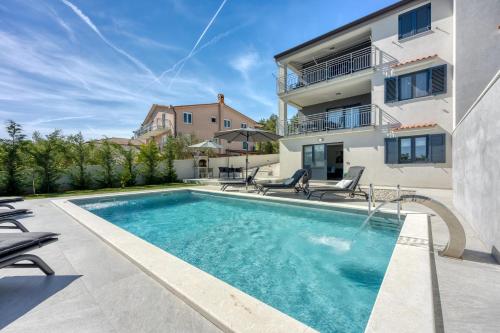 Apartment Luana with private pool