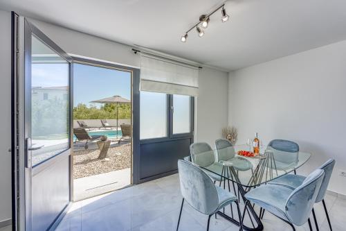 Apartment Luana with private pool