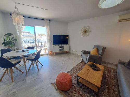 Holidays & Home Vistas Benalmadena Costa,2 hab ,piscinas , garaje
