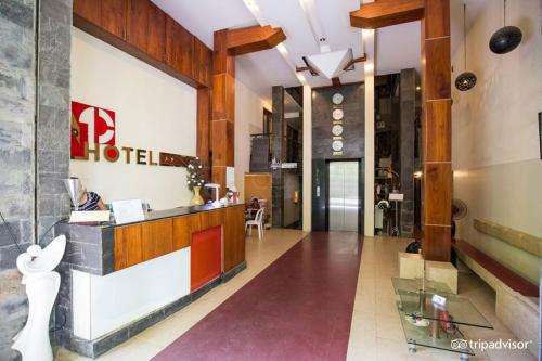 a lobby of a hotel with a reception counter at Khách sạn Minh Châu - Hòa Hưng in Ho Chi Minh City