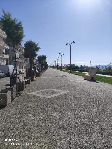 an empty street with cars parked on the side of the road at White Sea - Luminoso Appartamento a 200mt dal mare in Spadafora