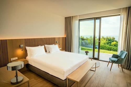 Postel nebo postele na pokoji v ubytování Sól by Privé - Boutique Hotel - Kepi i Rodonit