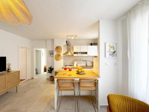 a kitchen with a table with fruit on it at Casa Faria in Stari Grad