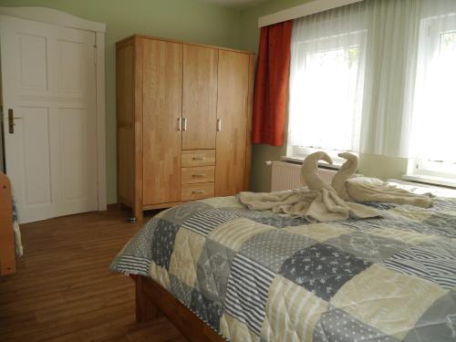 Postel nebo postele na pokoji v ubytování Ferienhaus-Uckermarkblick