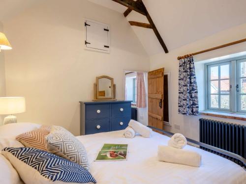 a bedroom with a bed with towels on it at 2 Bed in Holt 78233 in Cley next the Sea