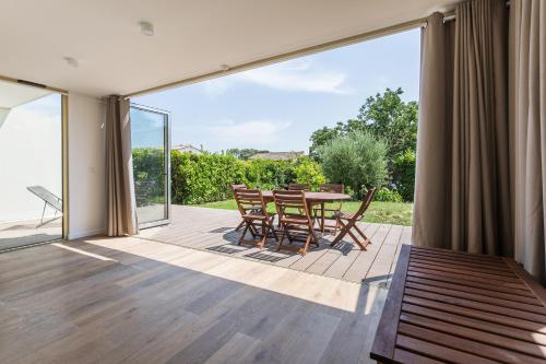 Antibes Rez de Jardin, grande terrasse dans résidence avec piscine