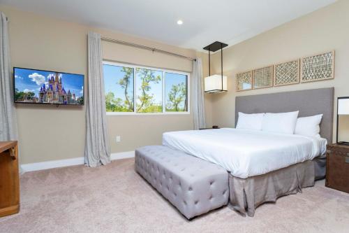 a bedroom with a large bed and a window at Modern and Luxury 4 suites Villa near Disney 7521 in Orlando