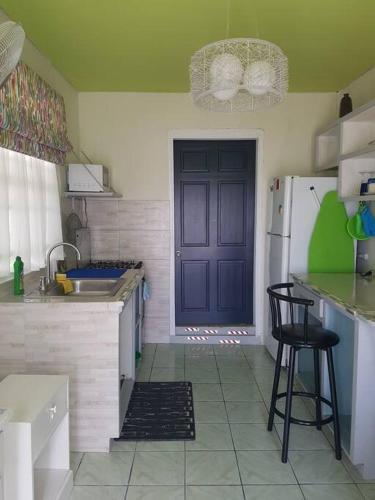 Η κουζίνα ή μικρή κουζίνα στο Stay Awhile Studio Apartment - Live Like A Local