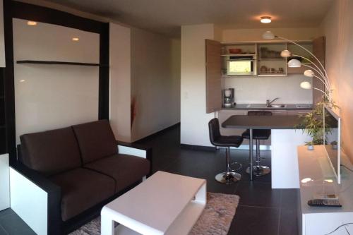 STUDIO de STANDING avec VUE MER, PISCINE, WIFI