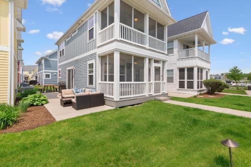 a large house with a lawn in front of it at On Cloud Wine in Ottawa