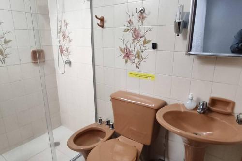 Koupelna v ubytování Casa da vovó, 3 quartos, jardim e 2 vagas de garagem
