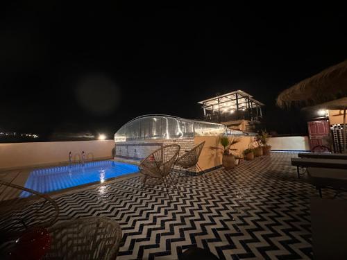 Bazén v ubytovaní Riad Dar Tahri alebo v jeho blízkosti