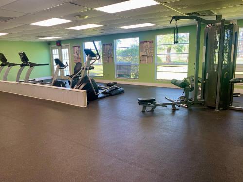 The fitness centre and/or fitness facilities at Pet friendly tiny home, No extra fees! The Jitney