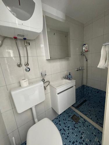 Room Ela