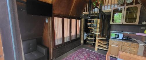 a small room with a kitchen and a kitchenasteryasteryasteryasteryasteryasteryastery at romanticTerrebio in Visnadello