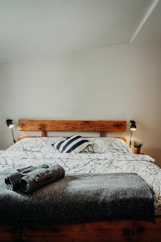 a bedroom with a bed with a wooden headboard at Chata u Cecila in Loučná nad Desnou